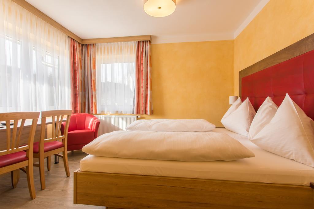 Hotel Freiensteinerhof Superior Sankt Peter-Freienstein Екстер'єр фото